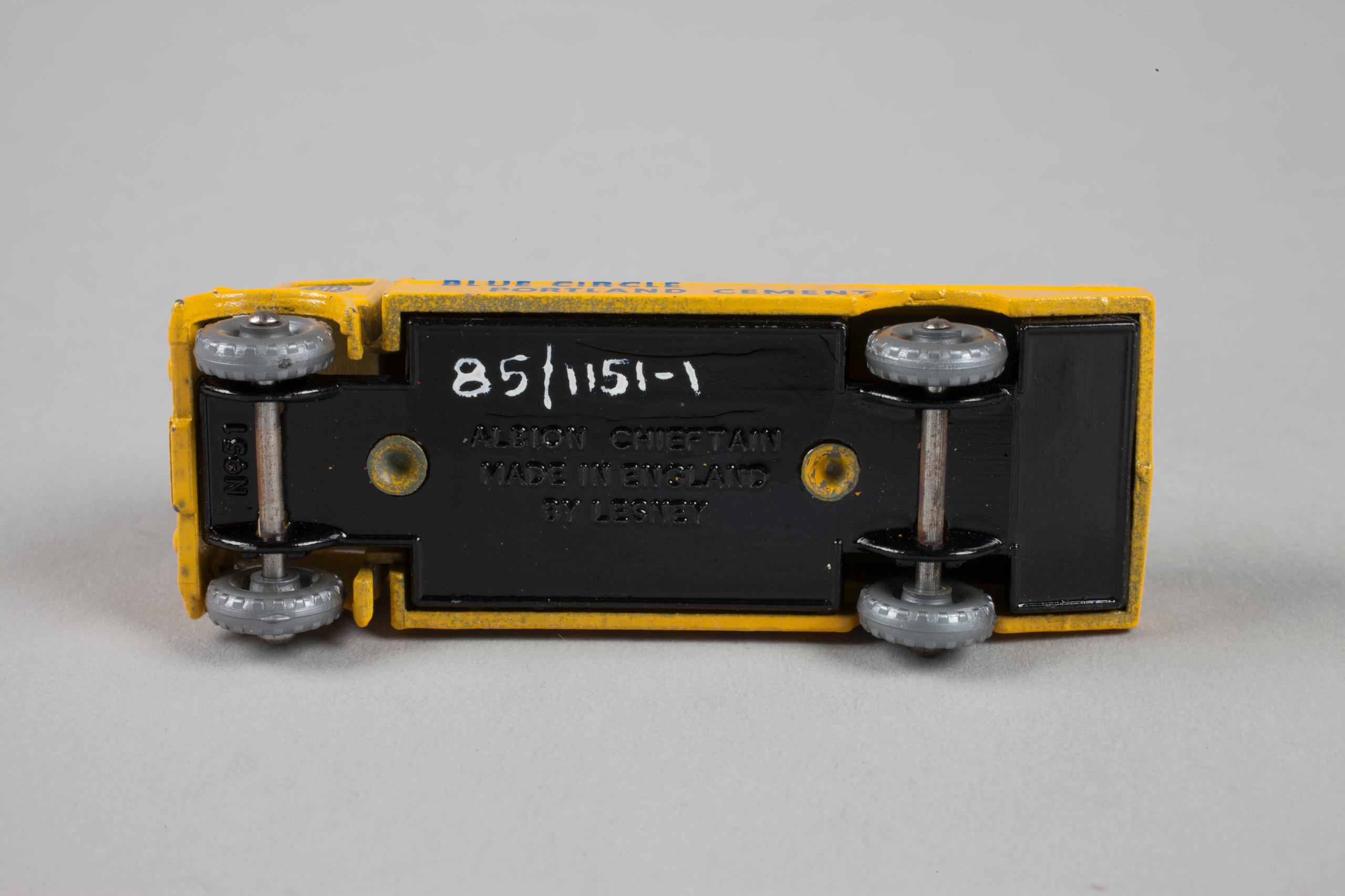 MATCHBOX No.51 Albion Chieftain。 il_1080xN.3903906911_4j2j.jpg