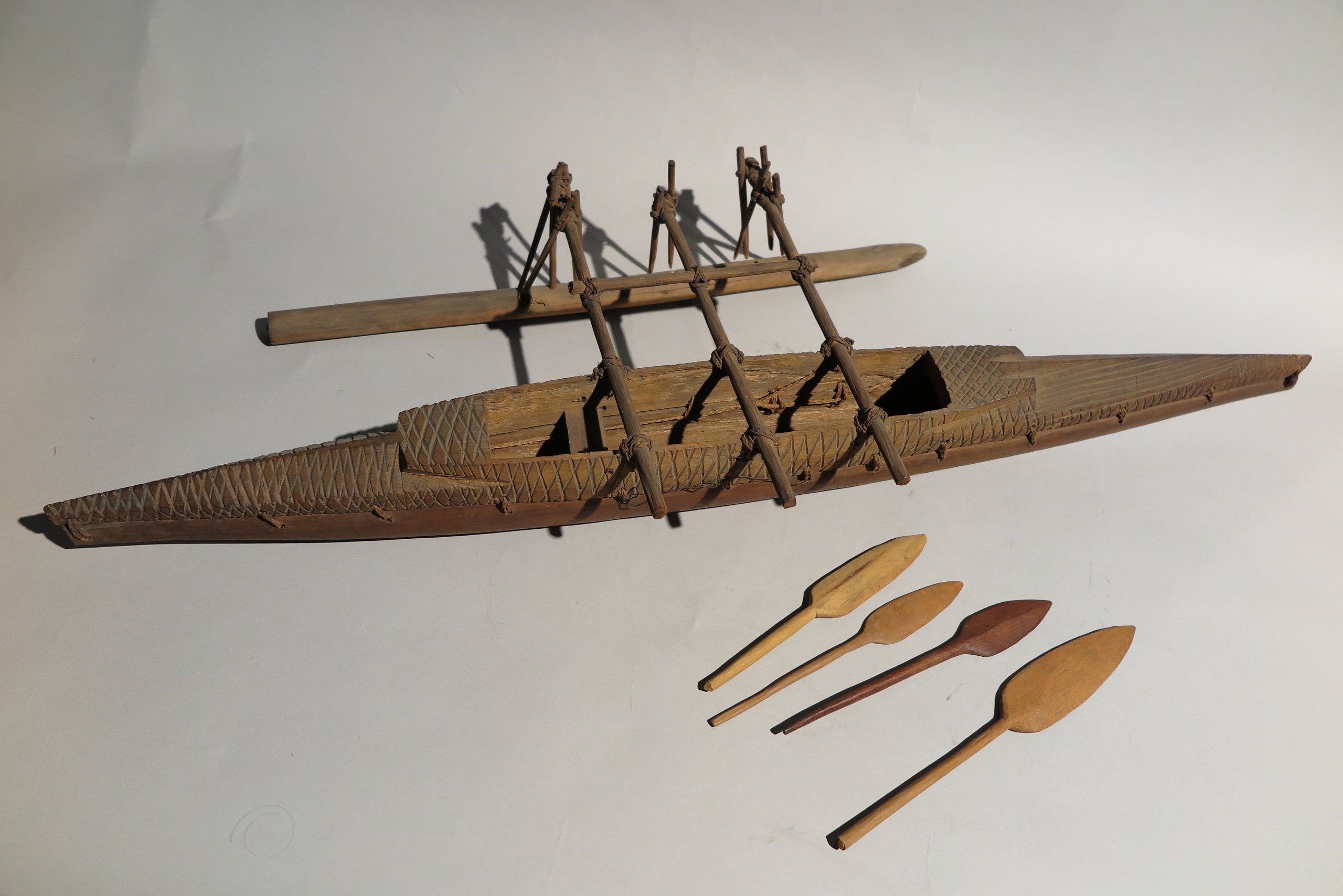 Ship model,canow with ourtigger from the Savage islands (Niue)