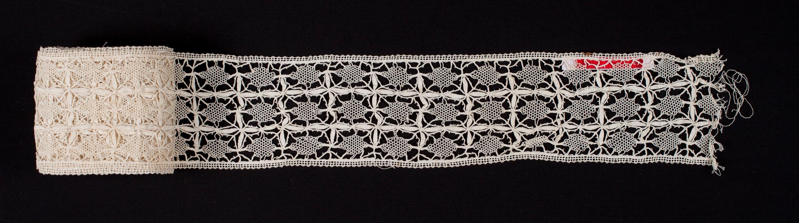 Powerhouse Collection - Lengths of bobbin lace, export goods from