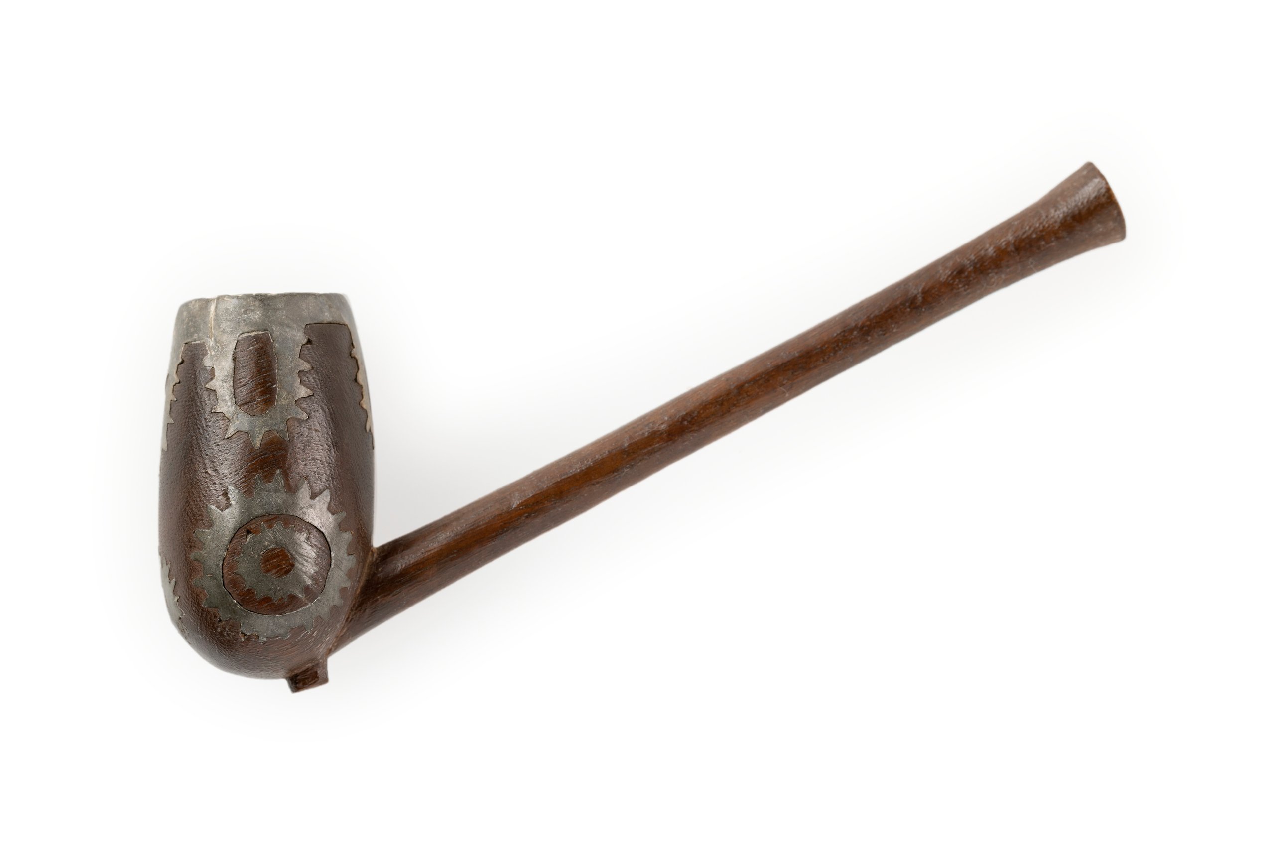 Wooden tobacco pipe decorated with lead