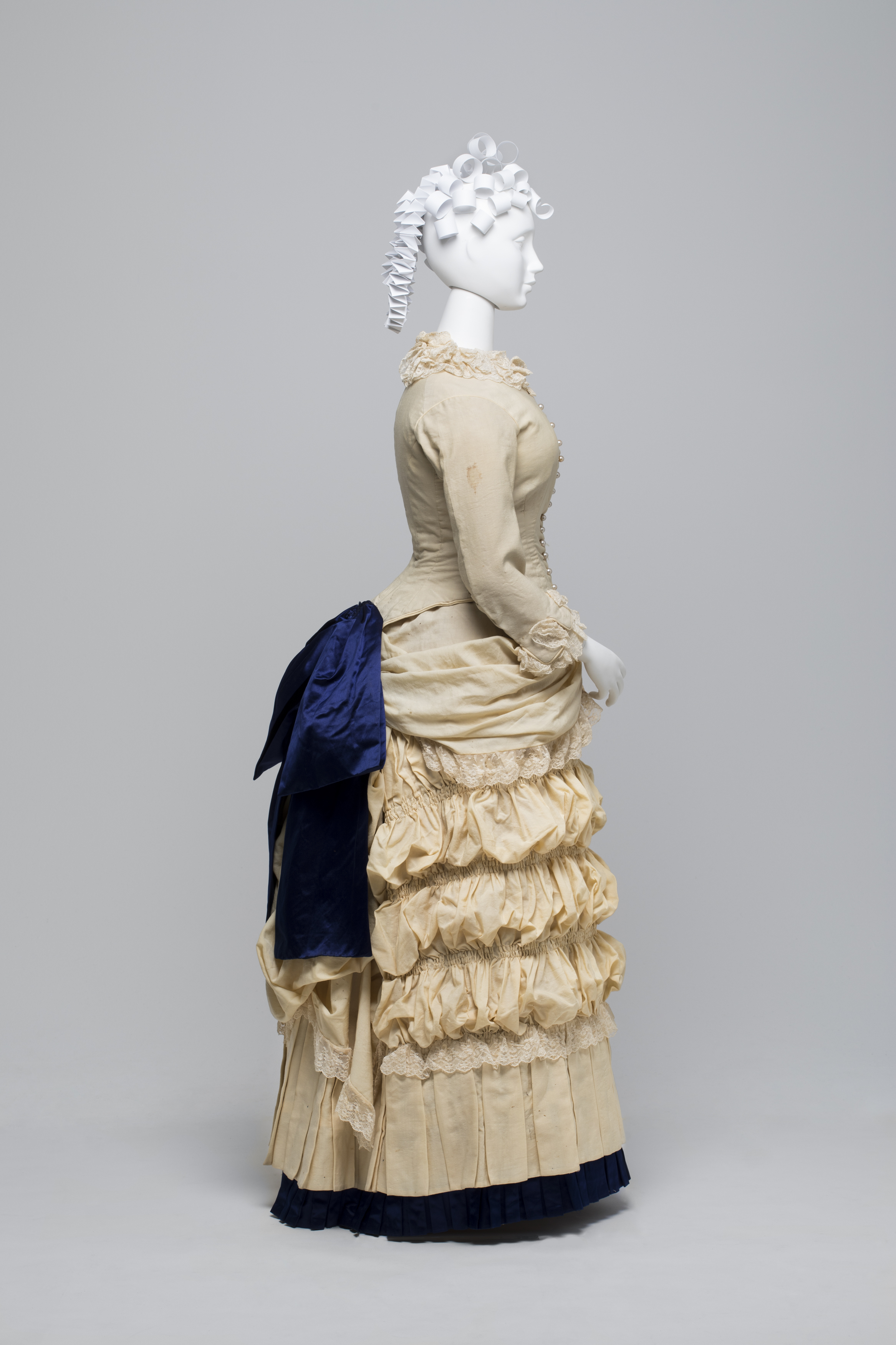 Bridesmaids dress worn by Isabella Murray