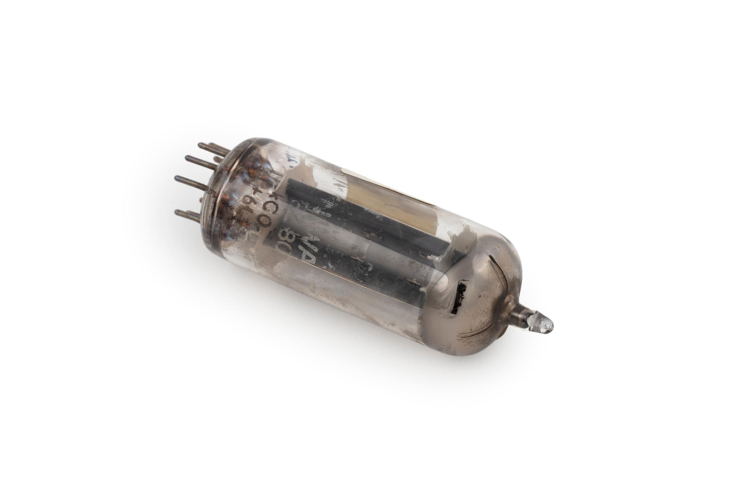 Meuble Tube Miniwatt Mid-Century de Philips en vente sur Pamono Meuble Tube Miniwatt Mid-Century de Philips en vente sur Pamono