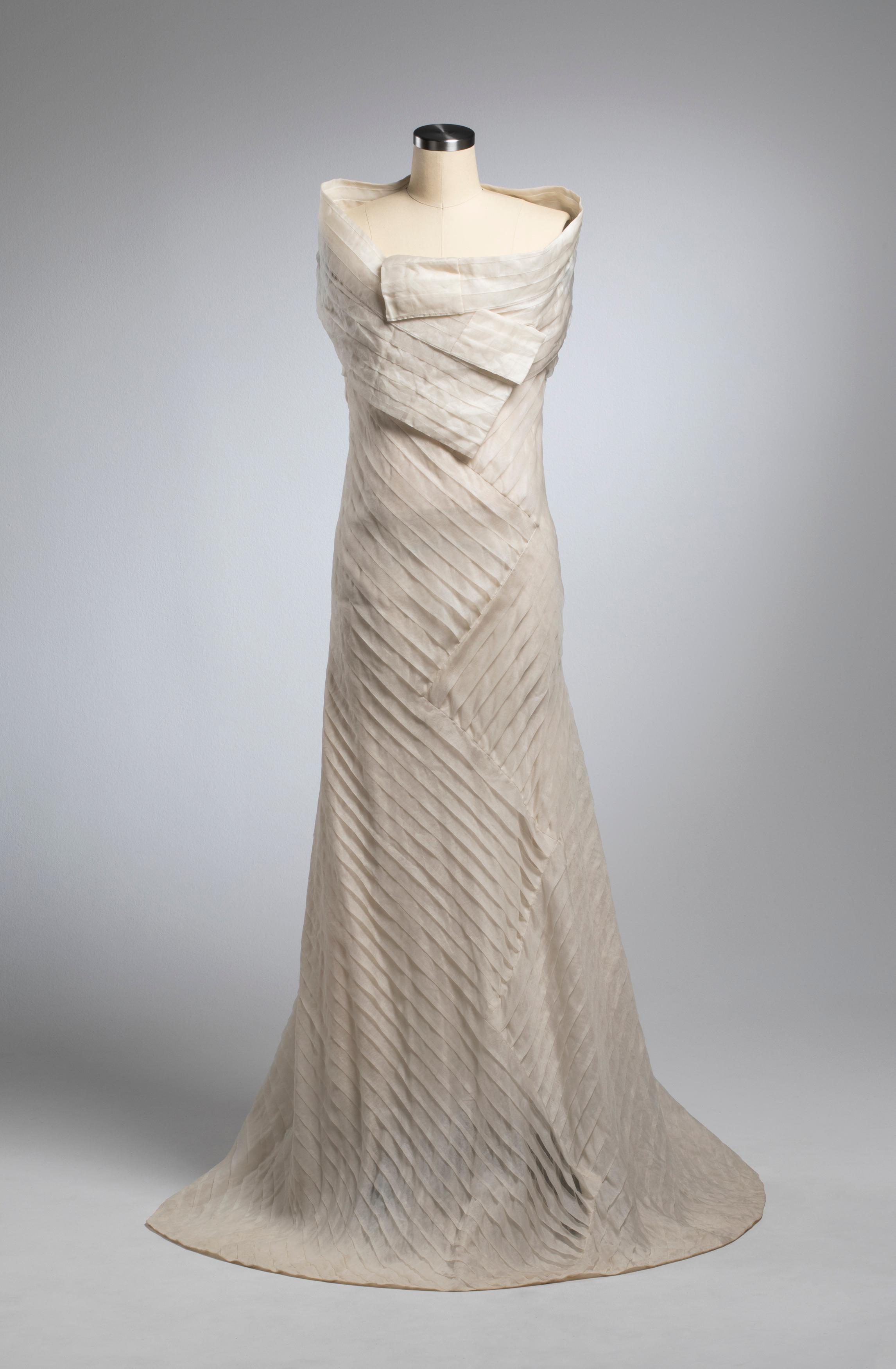 Akira isogawa sales wedding dress