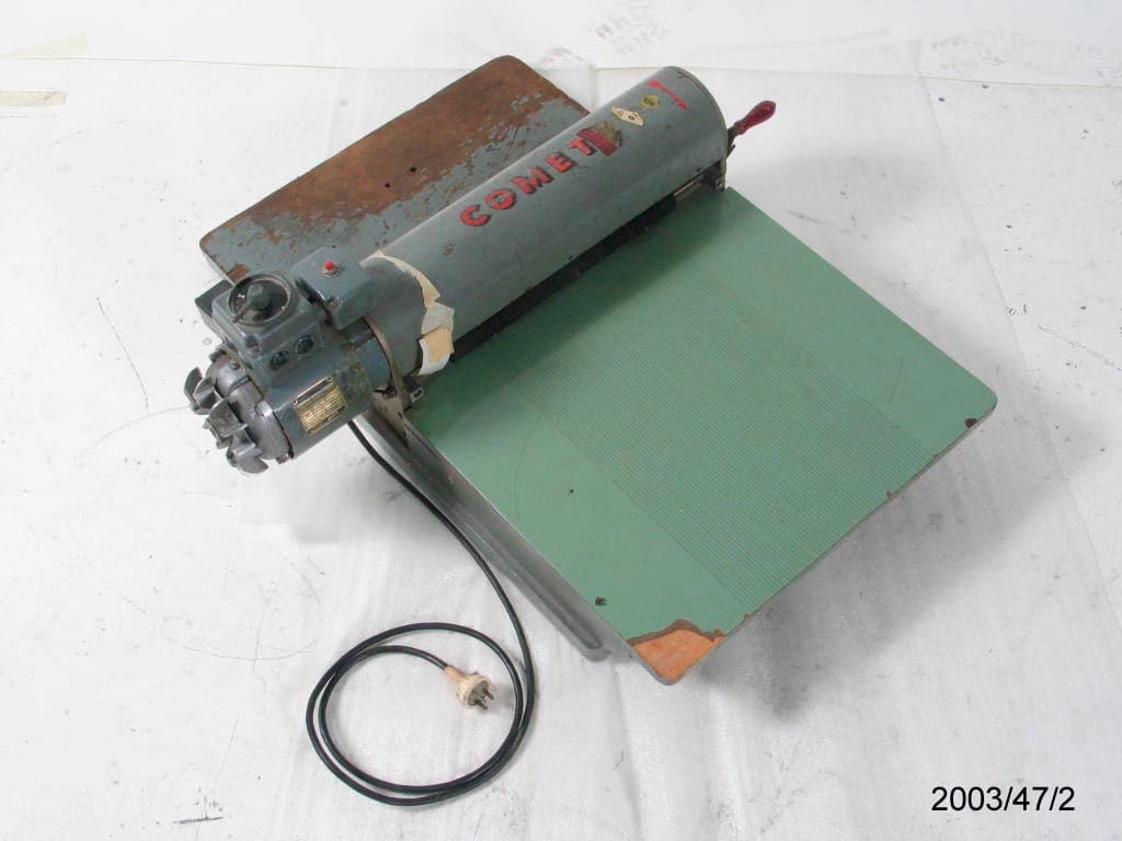 'Comet' fur cutting machine