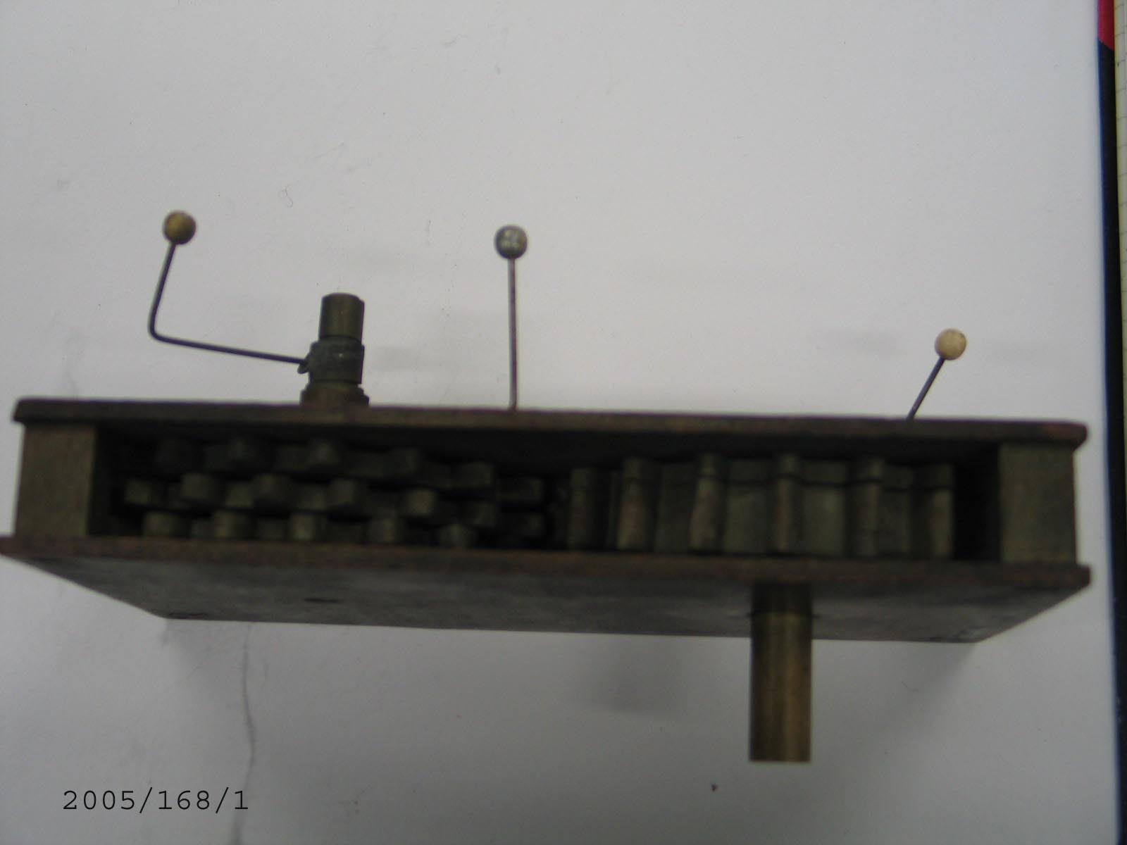 Mechanical paradox with orrery