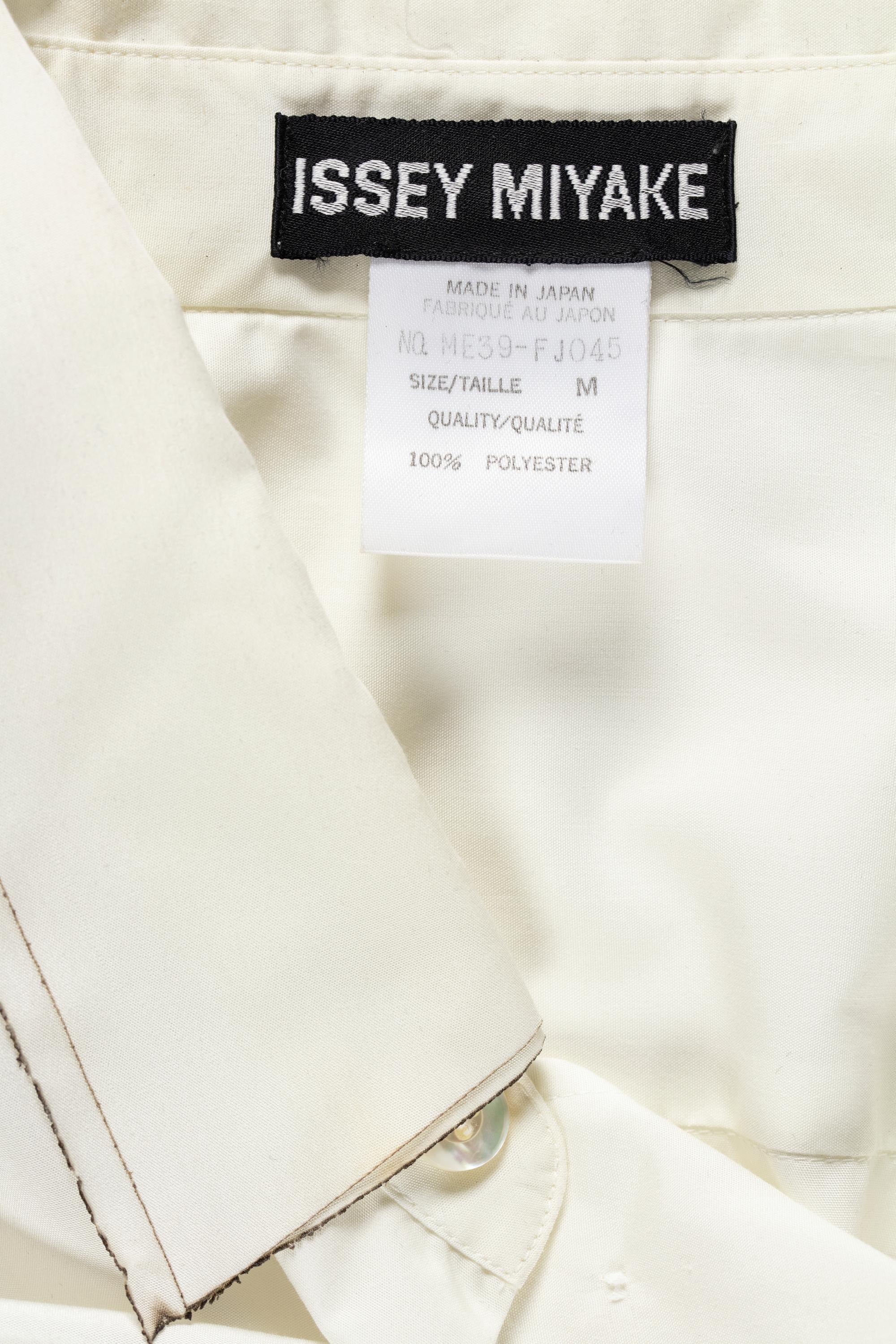 Powerhouse Collection - Mens shirt with double collar by Issey