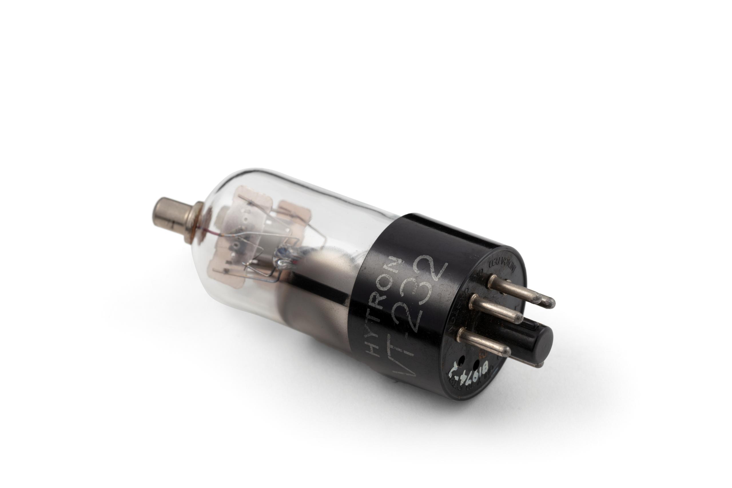 04現状品）HYTRON VT-25 真空管（2本） HYTRON VT-25A 4本 [38439