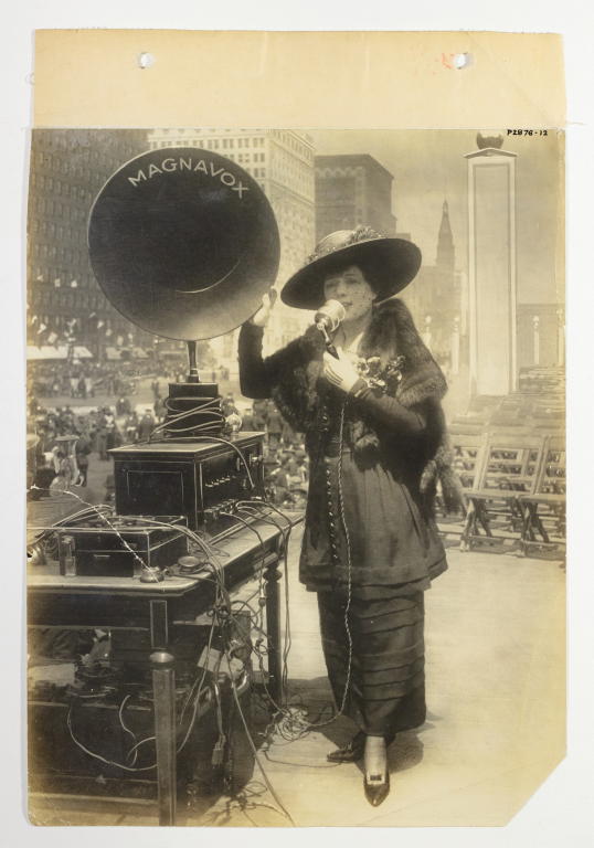 Photograph of Fritzi Scheff demonstrating Magnavox for Fifth Liberty Loan in New York City