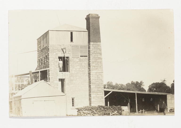Photographic postcard of Lion's Brewery, Wilcannia
