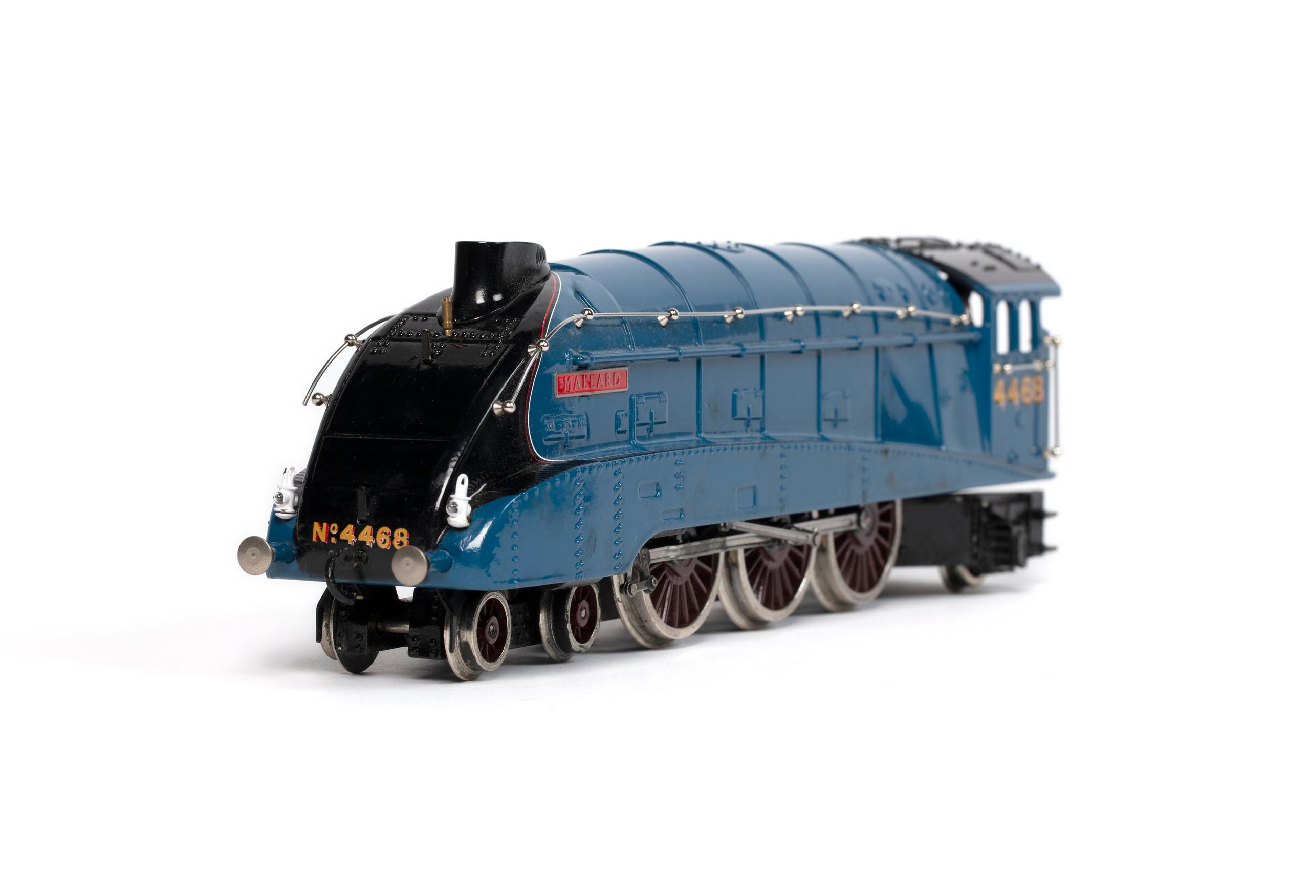 鉄道模型 LNER 4468 MALLARD Rolling road Powerhouse Collection - ACE Trains No.4468 'Mallard' steam