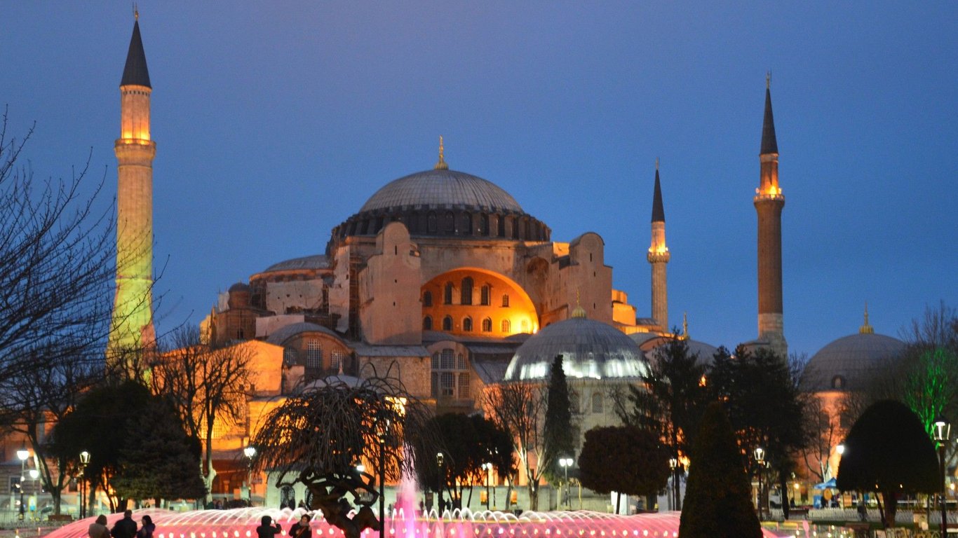 Tour di mezza giornata a Istanbul: Hagia Sophia, Moschea Blu e Sultanahmet  | Citio, image size:1366x768