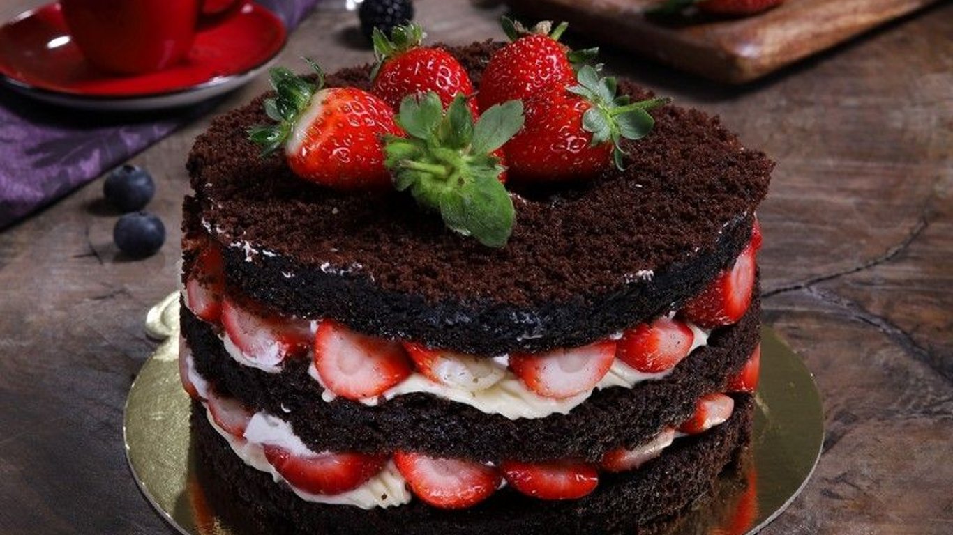 Order Strawberry Hamburger Cake in Istanbul