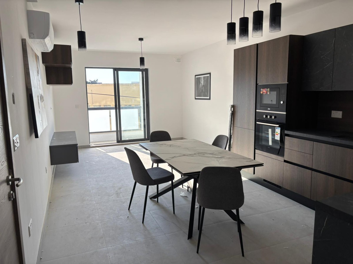 Modern 1-Bedroom Apartment in Gzira photo 2