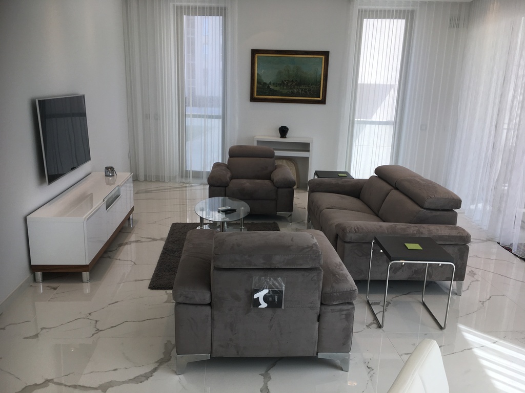 1 Bedroom Ensuite Apartment for Long Let in Sliema - €2,500/month photo 21