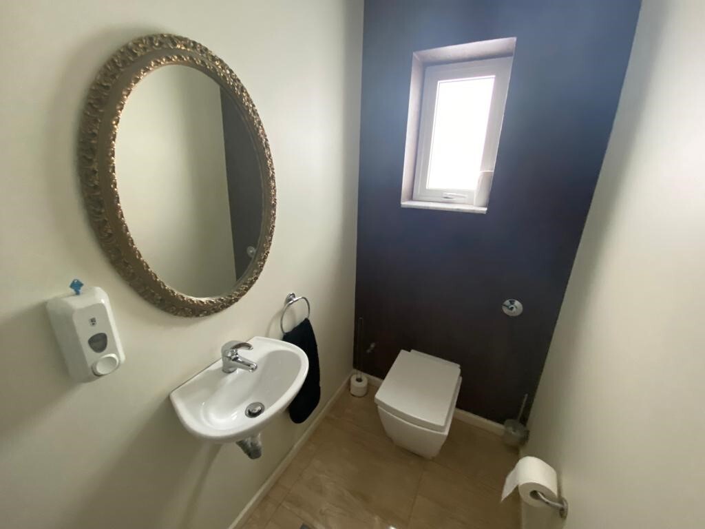 Office for Long Let in Ta' Xbiex - €2,700/month photo 8