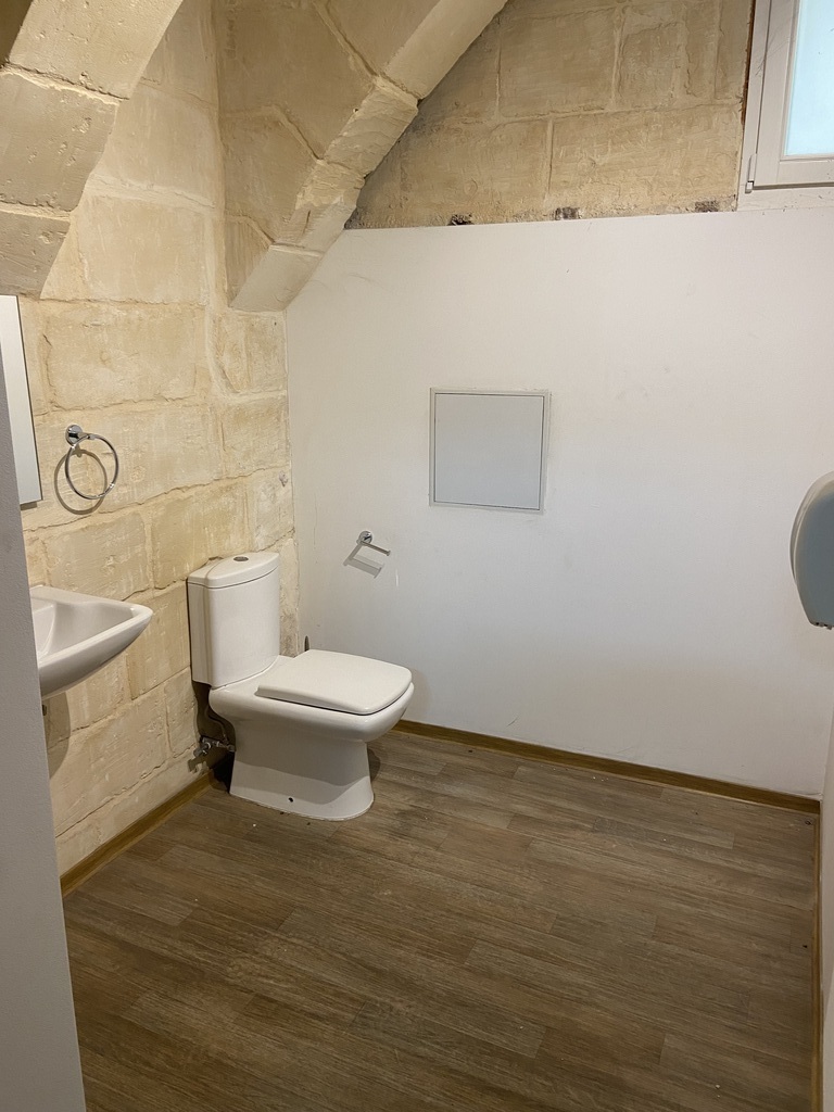 Office for Long Let in Valletta - €5,800/month photo 11