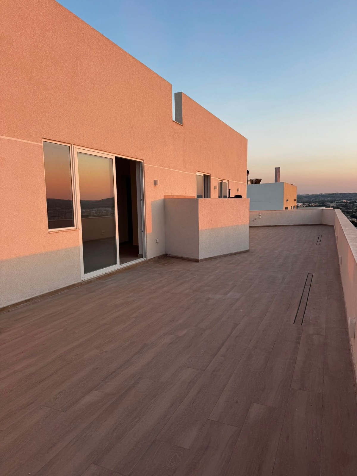Stunning Brand-New 2-Bedroom Penthouse with 77sqm Outdoor Space in Naxxar photo 2