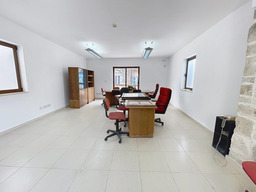 Office for Long Let in Naxxar - €4,500/month photo 4