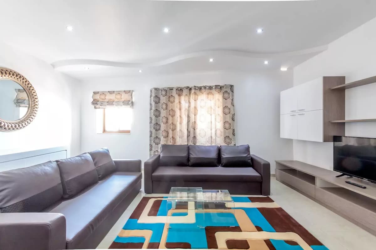 2 Bedroom Apartment for Long Let in Gżira - €2,200/month