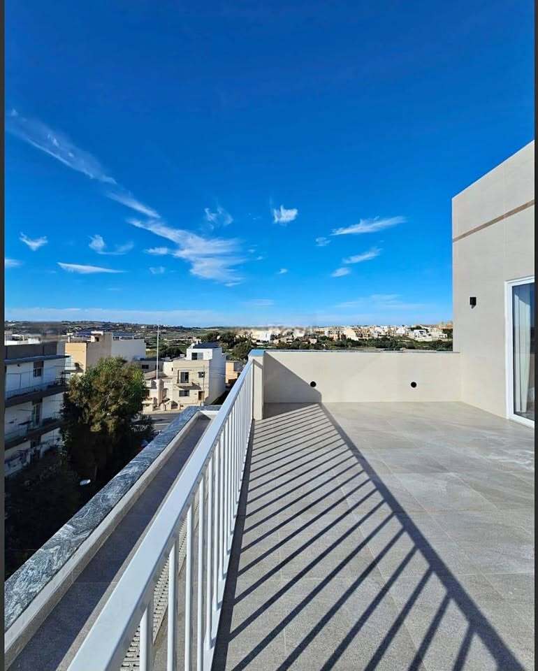 2 Bedroom Penthouse for Long Let in Rabat - €1,700/month