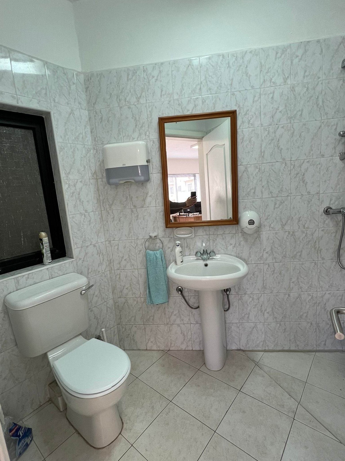 Bright 120 sqm Corner Penthouse Office in Gzira photo 5