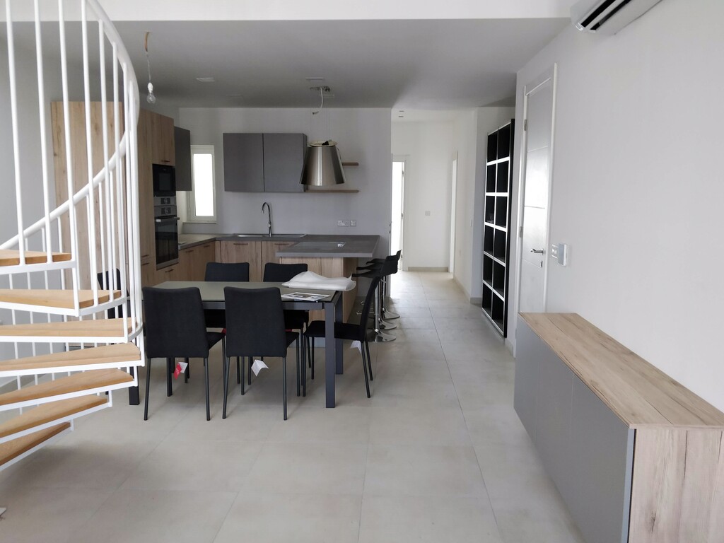 2 Bedroom Penthouse for Long Let in Paola - €1,750/month photo 6
