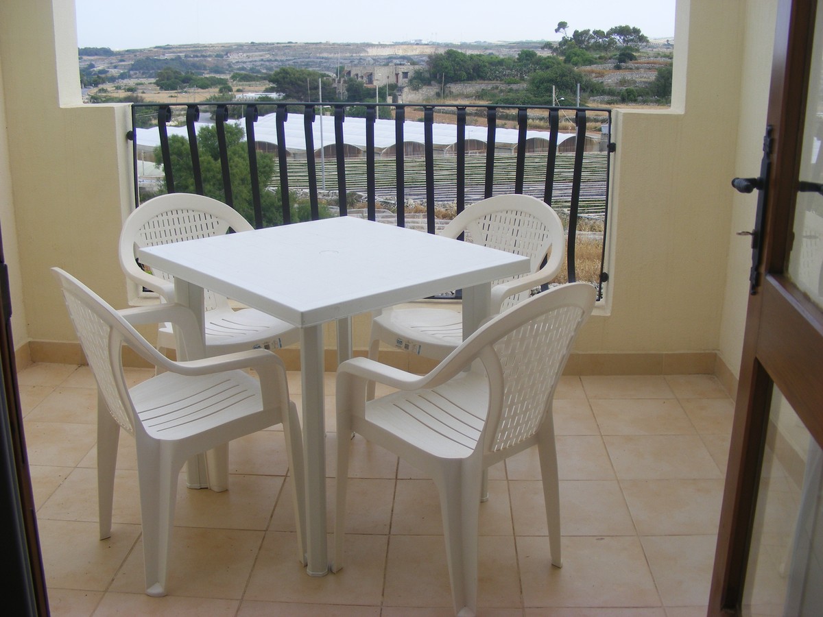 2 Bedroom Apartment for Long Let in Mosta - €1,199/month
