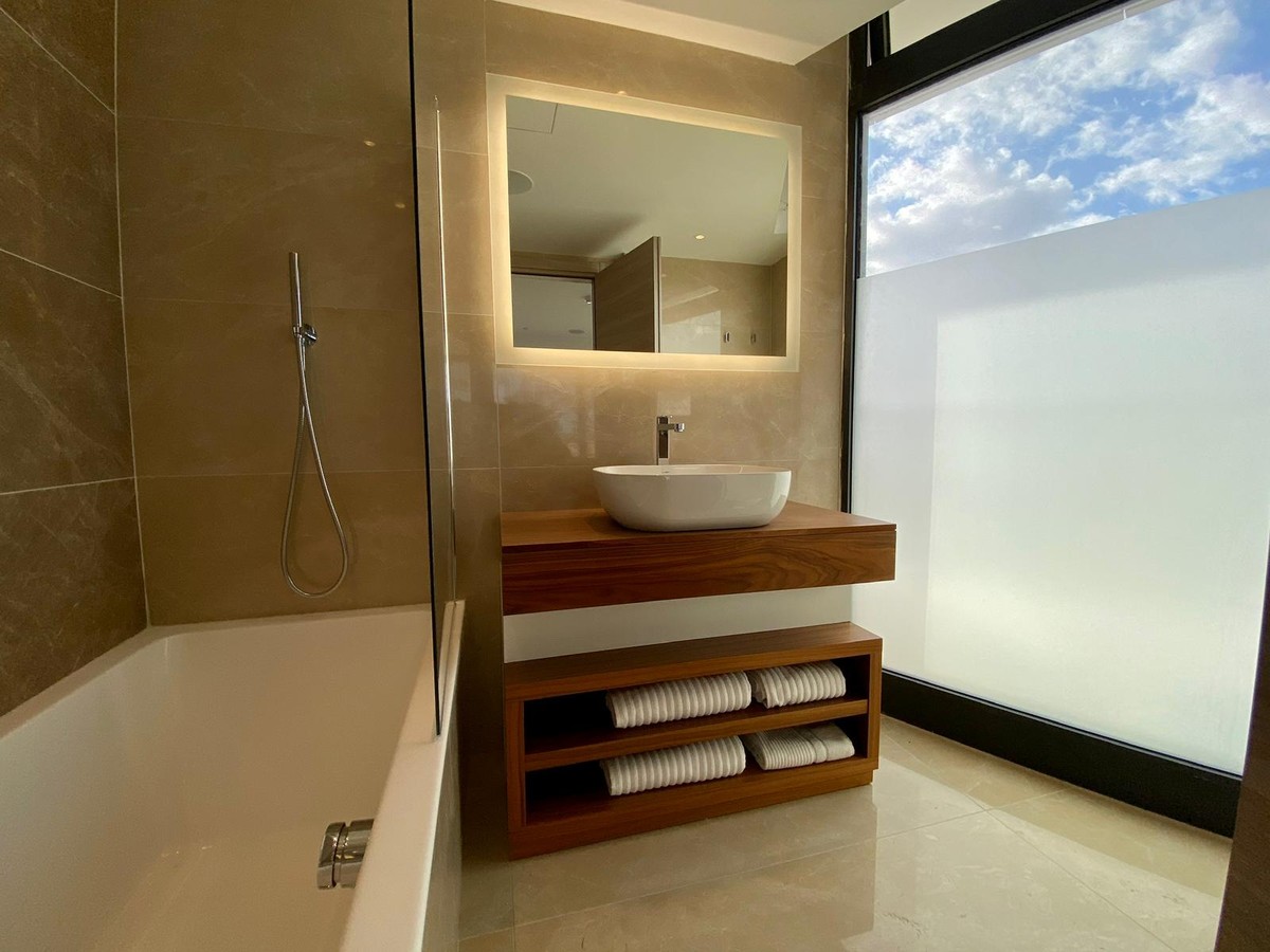 Spectacular Designer Finished 3-Bedroom Apartment with Panoramic Views in Gzira photo 8
