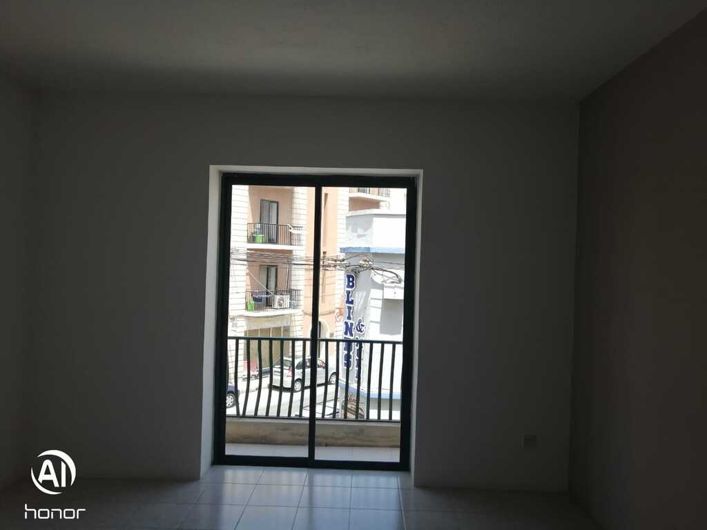 Office for Long Let in San Ġwann - €1,000/month photo 5