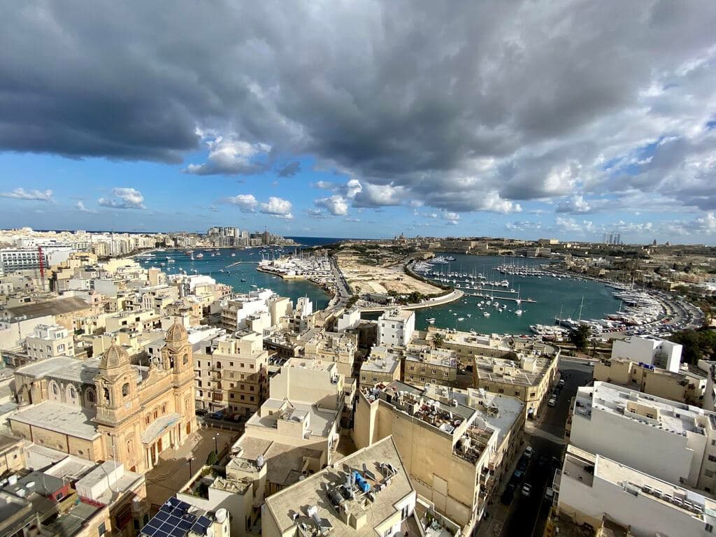 3 Bedroom Apartment for Long Let in Gżira - €6,700/month