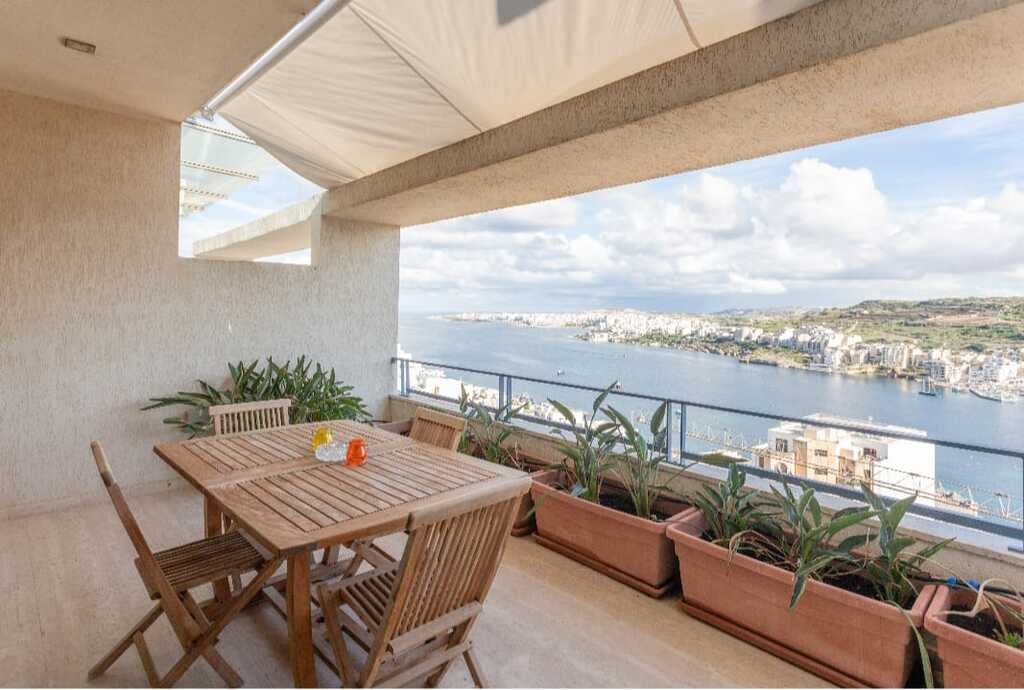 2 Bedroom Penthouse for Long Let in St. Paul's Bay - €2,500/month