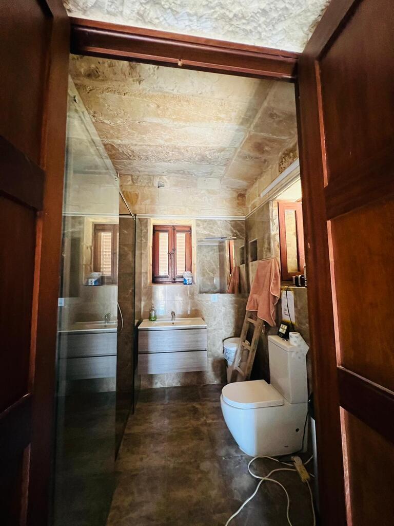 2 Bedroom Farmhouse for Long Let in Marsaskala - €3,000/month photo 8