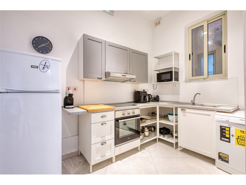 3 Bedroom Ensuite Maisonette for Long Let in Sliema - €2,200/month photo 3