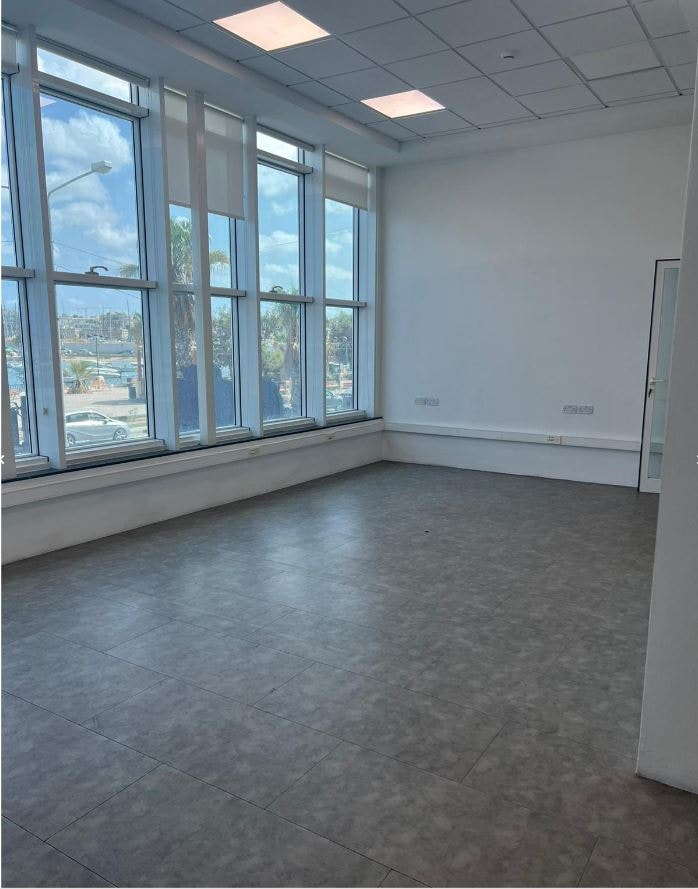 Office for Long Let in Gżira - €4,500/month photo 5
