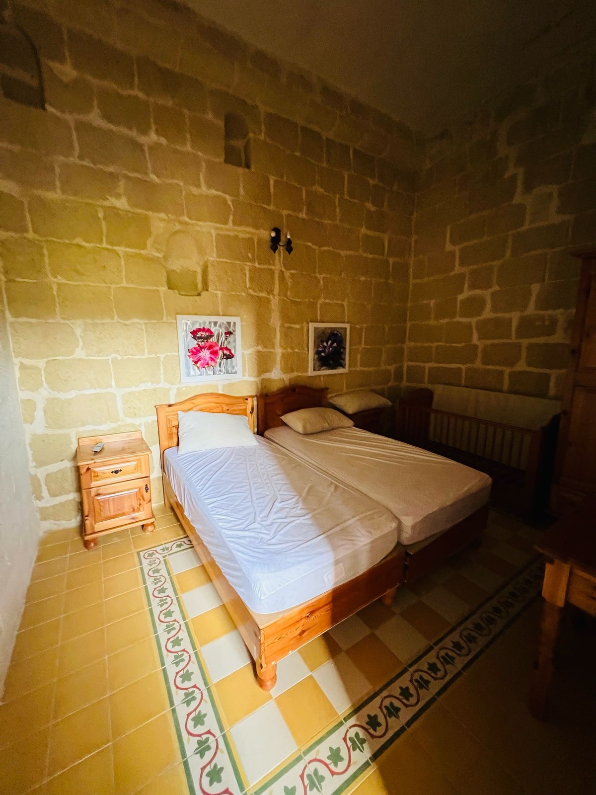 Magnificent 5-Bedroom Farmhouse with Pool in San Lawrenz, Gozo photo 9