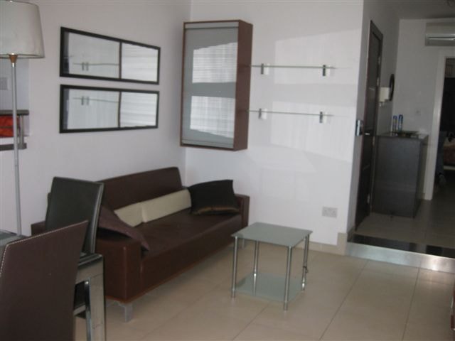 Modern 1-Bedroom Apartment on the Strand in Gzira photo 4
