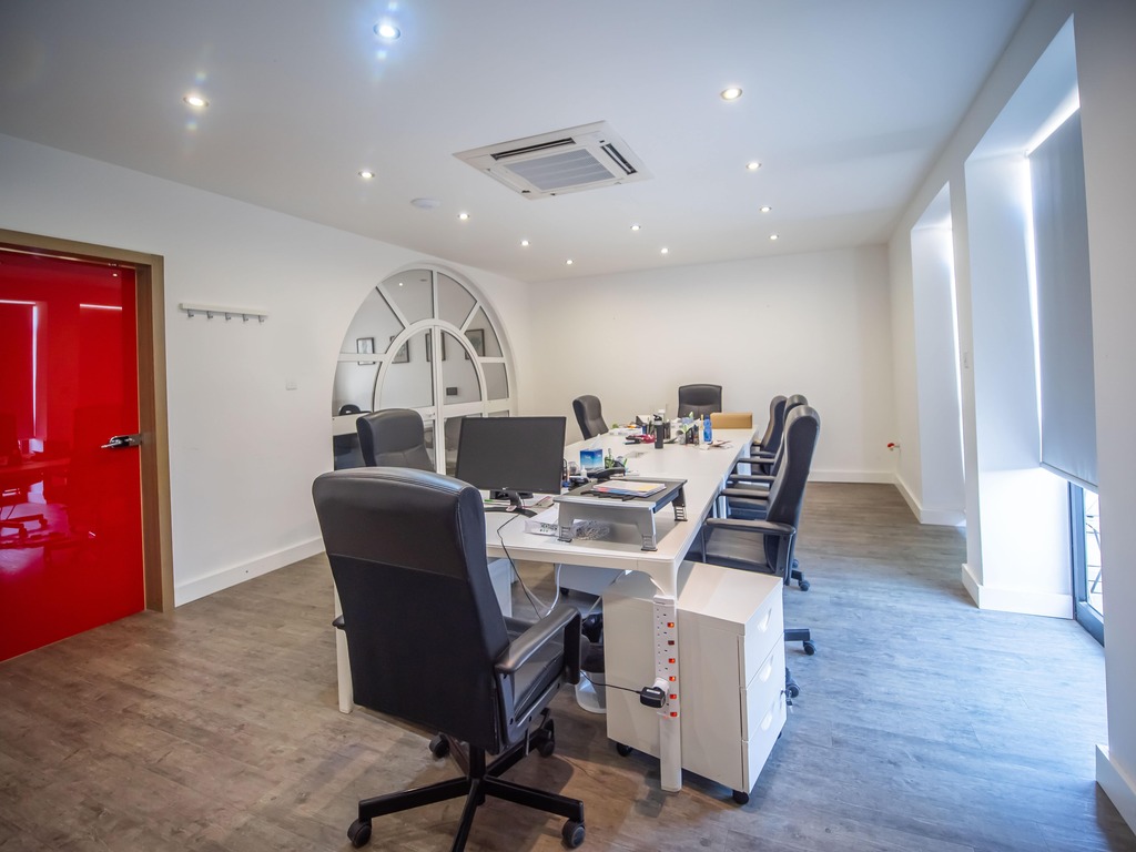 Office for Long Let in Ta' Xbiex - €7,000/month photo 8