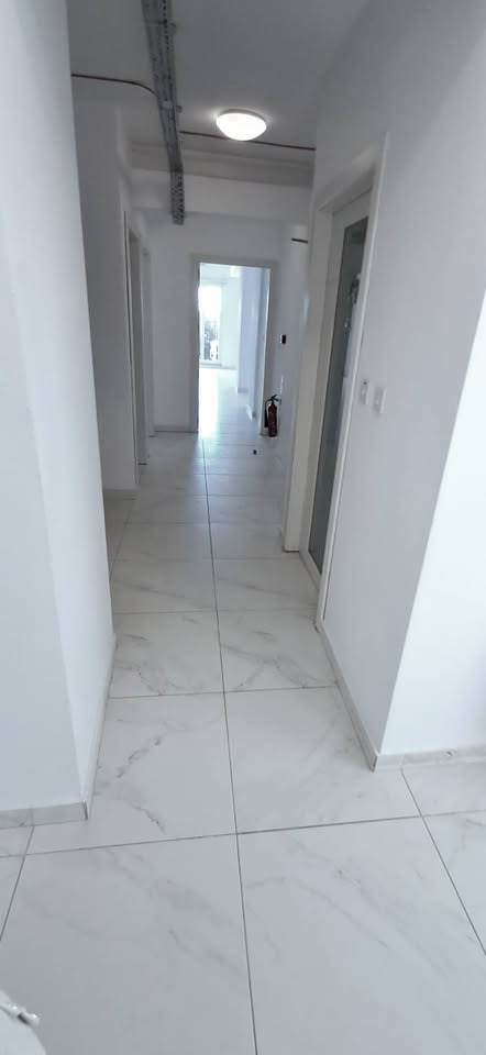 Office for Long Let in Burmarrad - €1,575/month photo 5