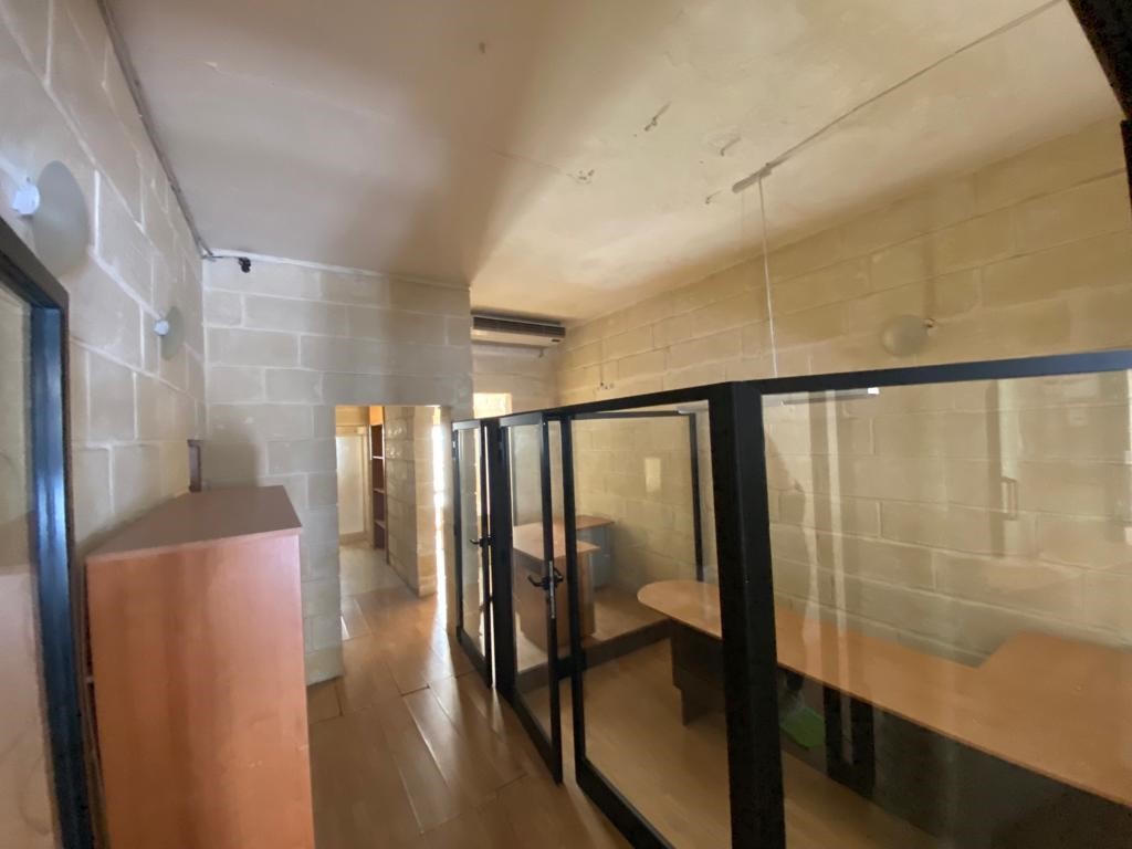 Office for Long Let in Santa Venera - €950/month photo 2