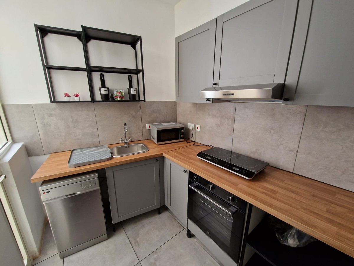 Designer Finished 1-Bedroom Townhouse with Beautiful Terrace in Sliema photo 2