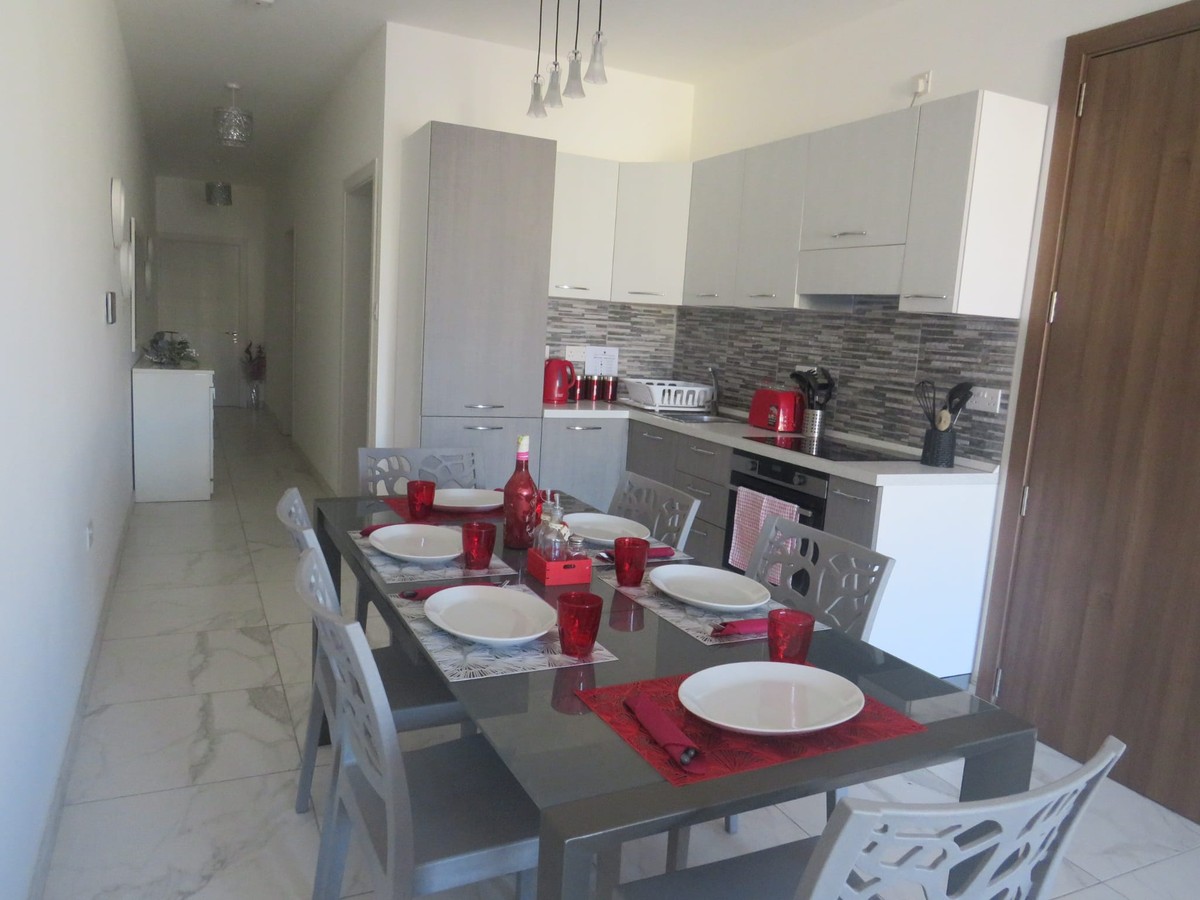 2 Bedroom Ensuite Apartment for Long Let in Marsaxlokk - €1,300/month photo 6