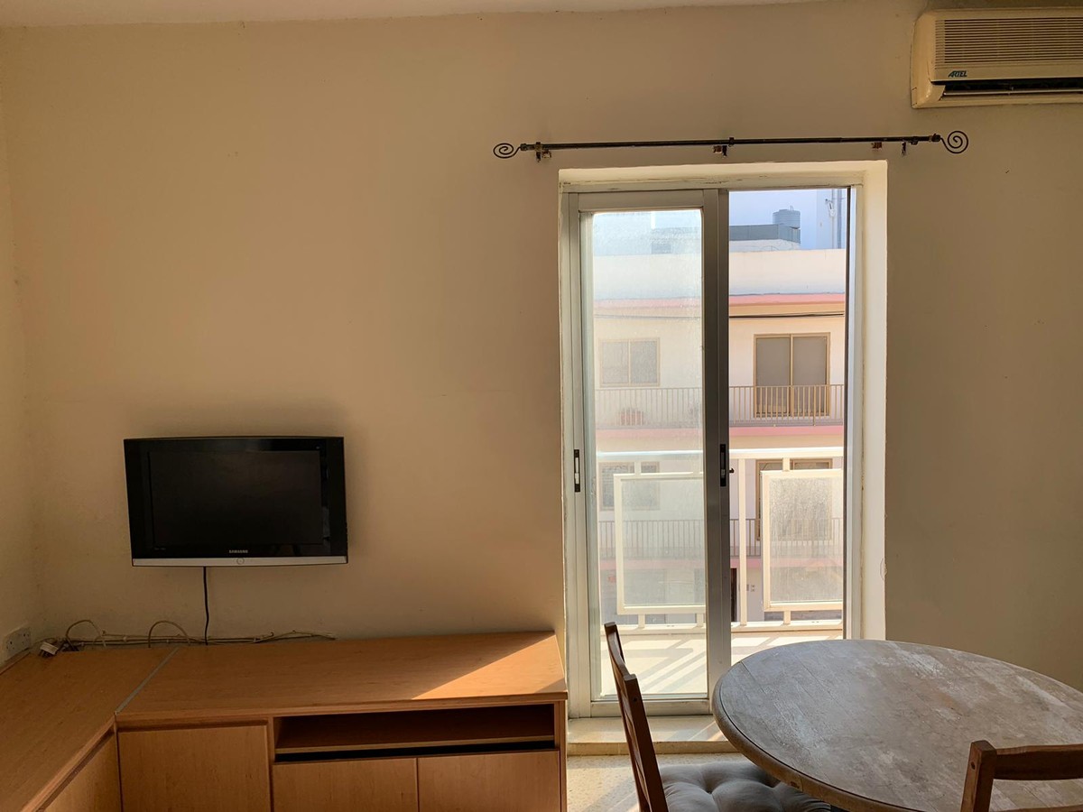 1 Bedroom Apartment for Long Let in Swieqi - €1,050/month