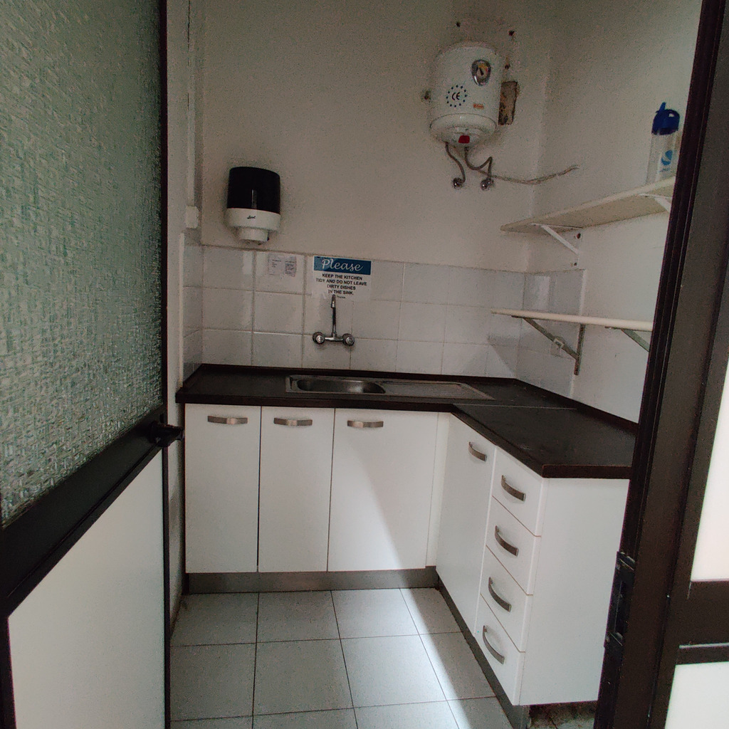 Office for Long Let in Valletta - €1,500/month photo 5