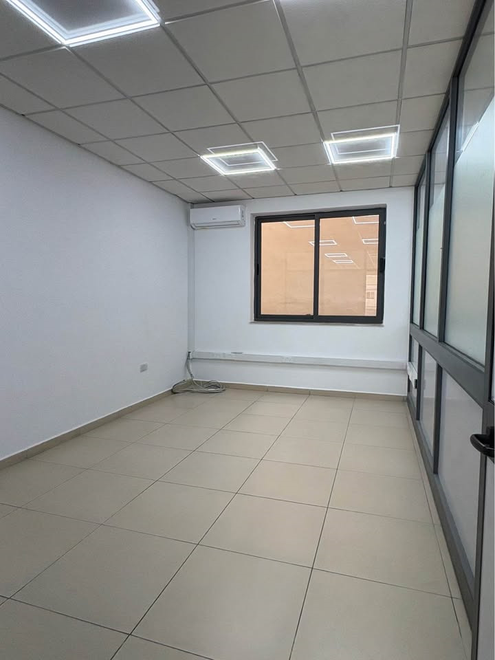 Office for Long Let in Gżira - €1,600/month photo 3