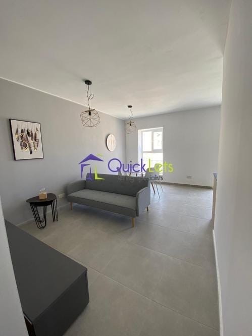 GZIRA | SEA FRONT APARTMENT | €1,480/month photo 2