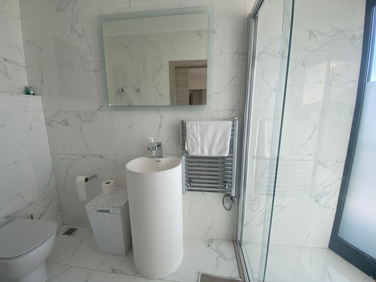 Spectacular Designer Finished 3-Bedroom Apartment with Panoramic Views in Gzira photo 9