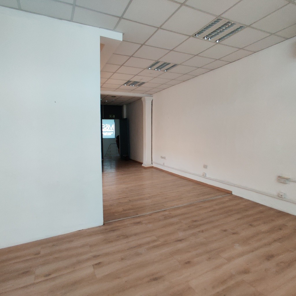 Office for Long Let in Valletta - €1,500/month photo 6