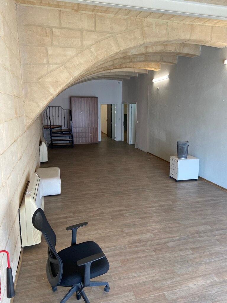 Office for Long Let in Valletta - €5,800/month photo 8