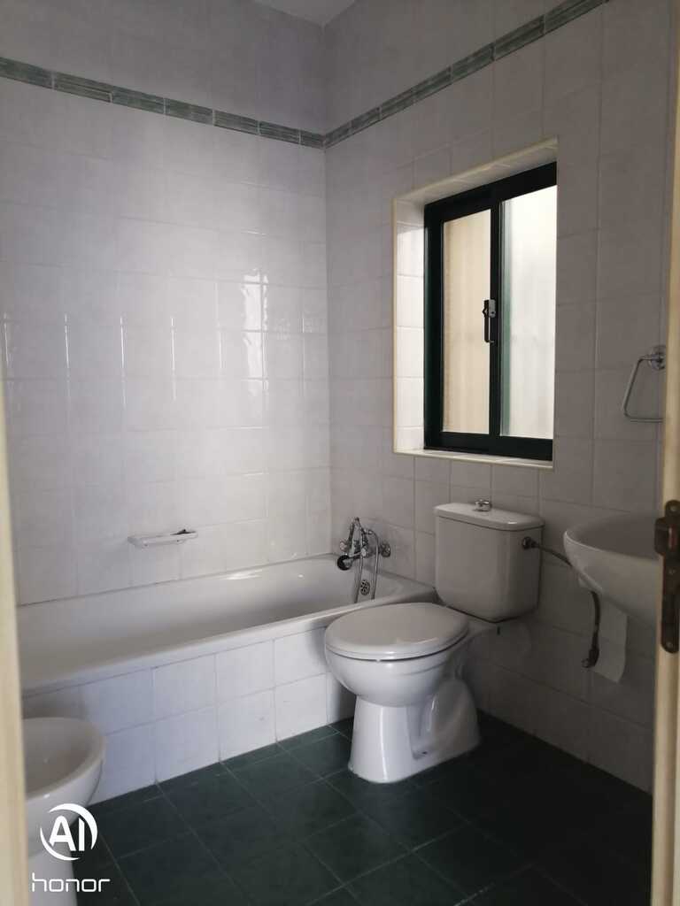 Office for Long Let in San Ġwann - €1,000/month photo 8