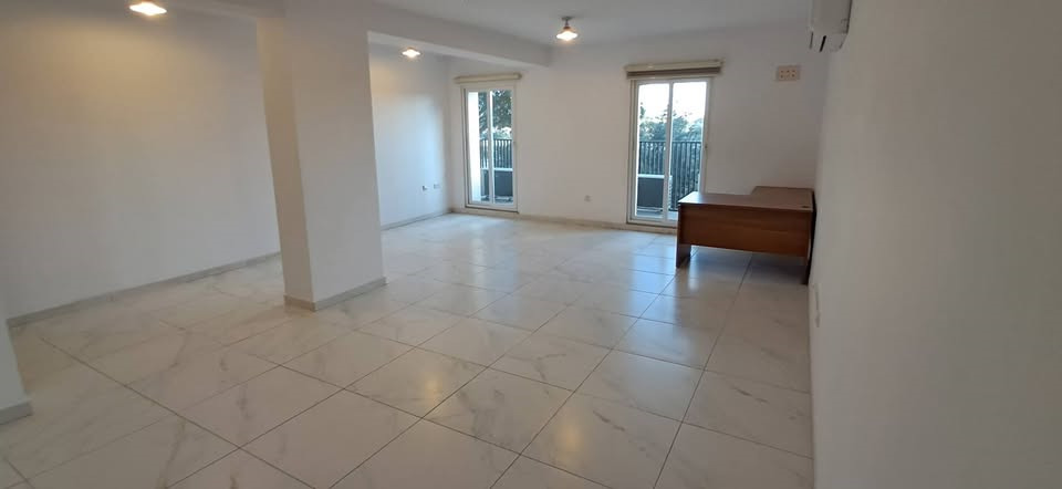Office for Long Let in Burmarrad - €1,575/month photo 4